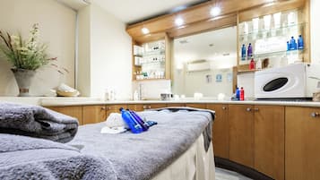 Sauna, hot tub, steam room, body treatments, body scrubs, facials