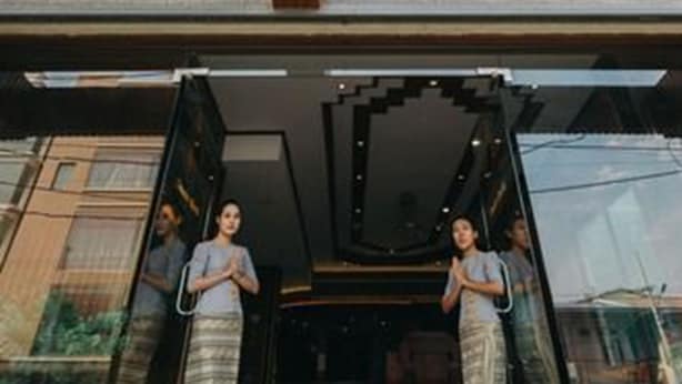 Property entrance - Sunrise Hotel (Mandalay)