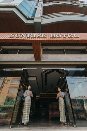 Property entrance - Sunrise Hotel (Mandalay)