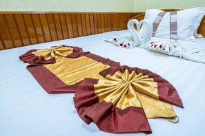Minibar, in-room safe, soundproofing, rollaway beds - Sunrise Hotel (Mandalay)