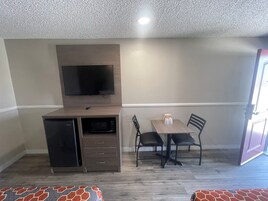 Egyptian cotton sheets, premium bedding, down comforters, pillowtop beds