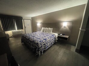 Comfort Room, 1 King Bed, Non Smoking, City View