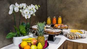 Café da manhã com buffet todos os dias (EUR 12 por pessoa)