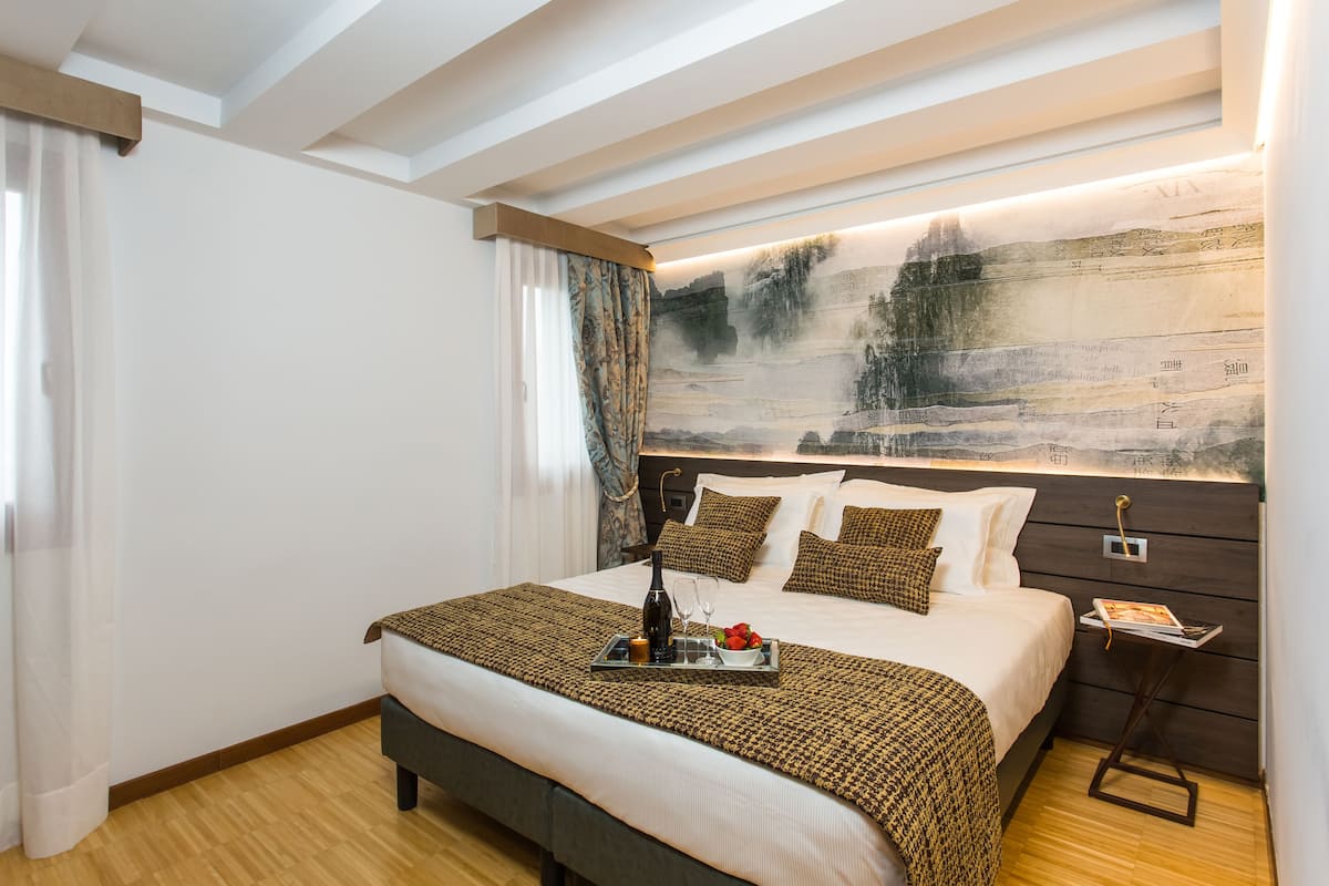 Superior Double Room | Hypo-allergenic bedding, minibar, desk, soundproofing