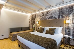 Hypo-allergenic bedding, minibar, desk, soundproofing