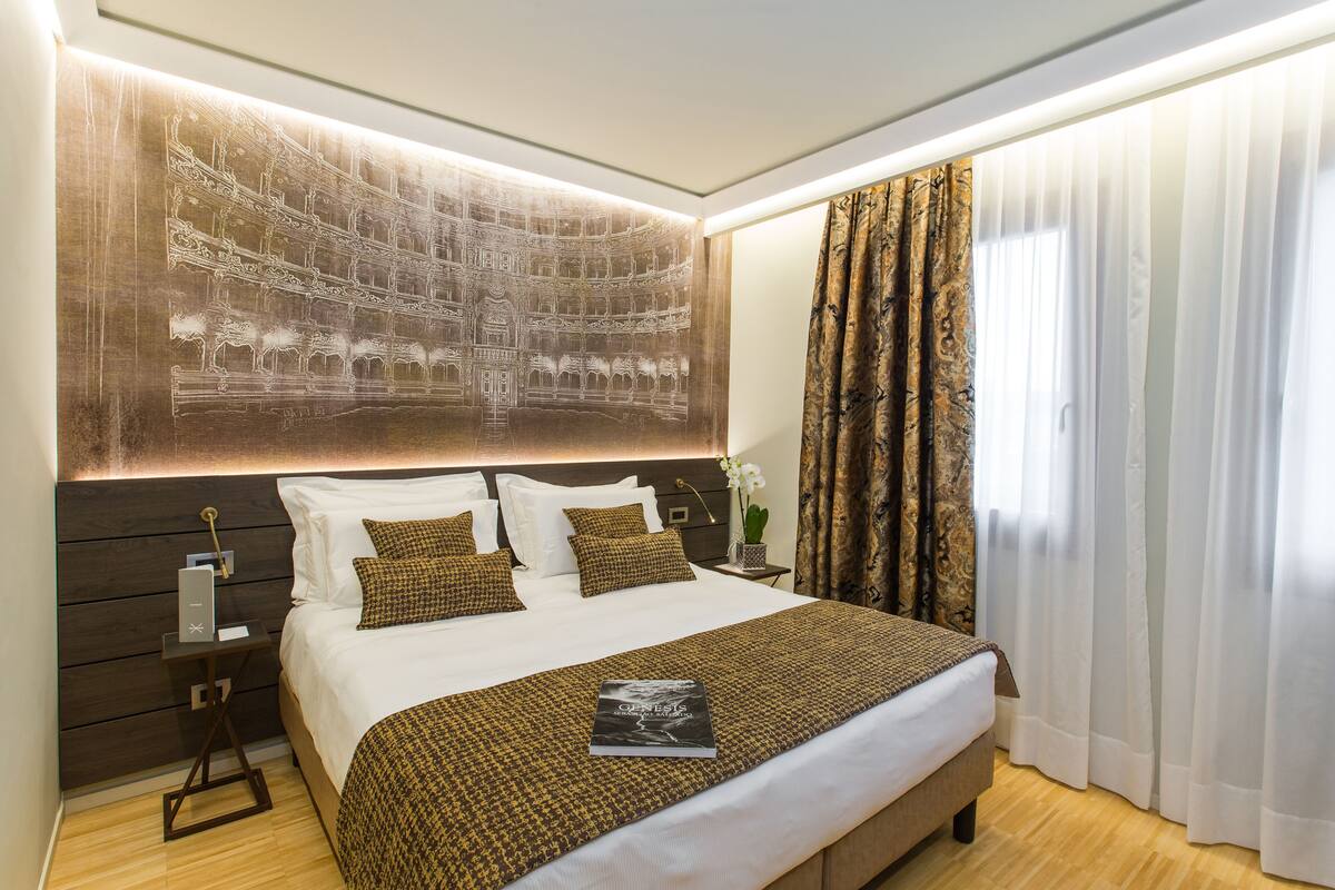 Phòng đôi phong cách cổ điển | Bộ đồ giường kháng dị ứng, minibar, bàn, phòng cách âm 