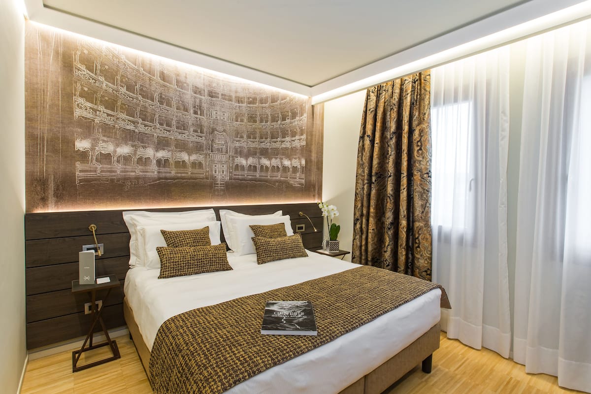 Classic Double Room | Hypo-allergenic bedding, minibar, desk, soundproofing
