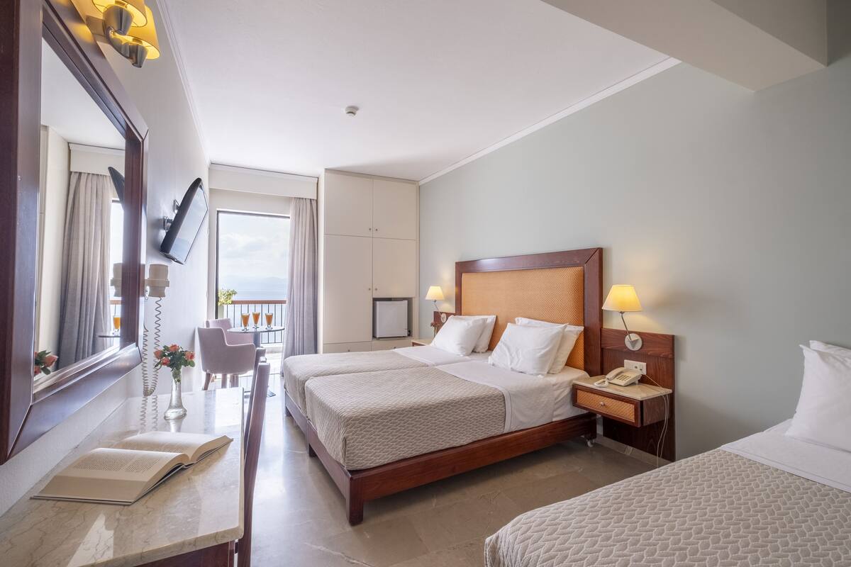 triple room, balcony, sea view | in-room safe, free cots/infant beds, free wifi, bed sheets