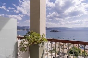 Habitación triple, balcón, vistas al mar | Vistas del balcón