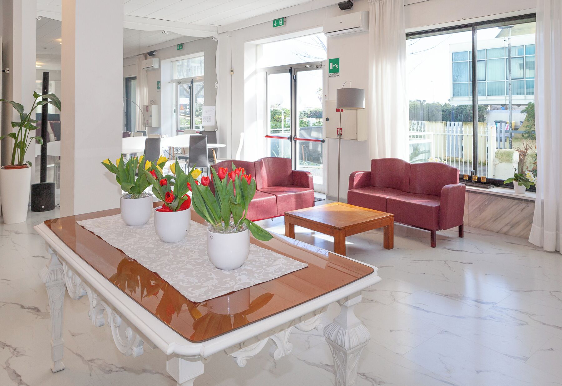 Coin salon dans le hall