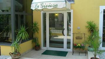 Mặt tiền nơi lưu trú