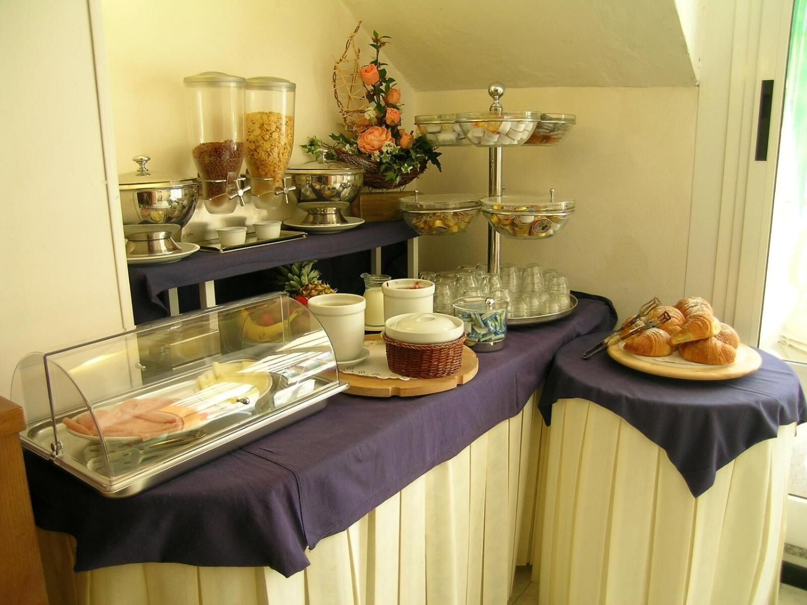 Frühstück und Abendessen, lokale Küche