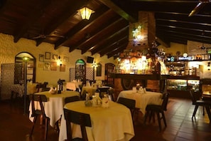 Dining - Papillon Hotel (Bella Vista)