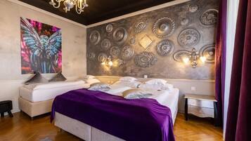 Triple Room | Desk, laptop workspace, blackout drapes, soundproofing