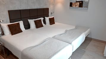 Doppia Standard (Matrimonial) | Una cassaforte in camera, con stile personalizzato