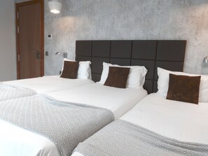 Caja de seguridad en la habitación y decoración personalizada