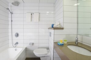 A bathroom with a bathtub, toilet, and sink. - Leonardo Tiberias (Tiberias)