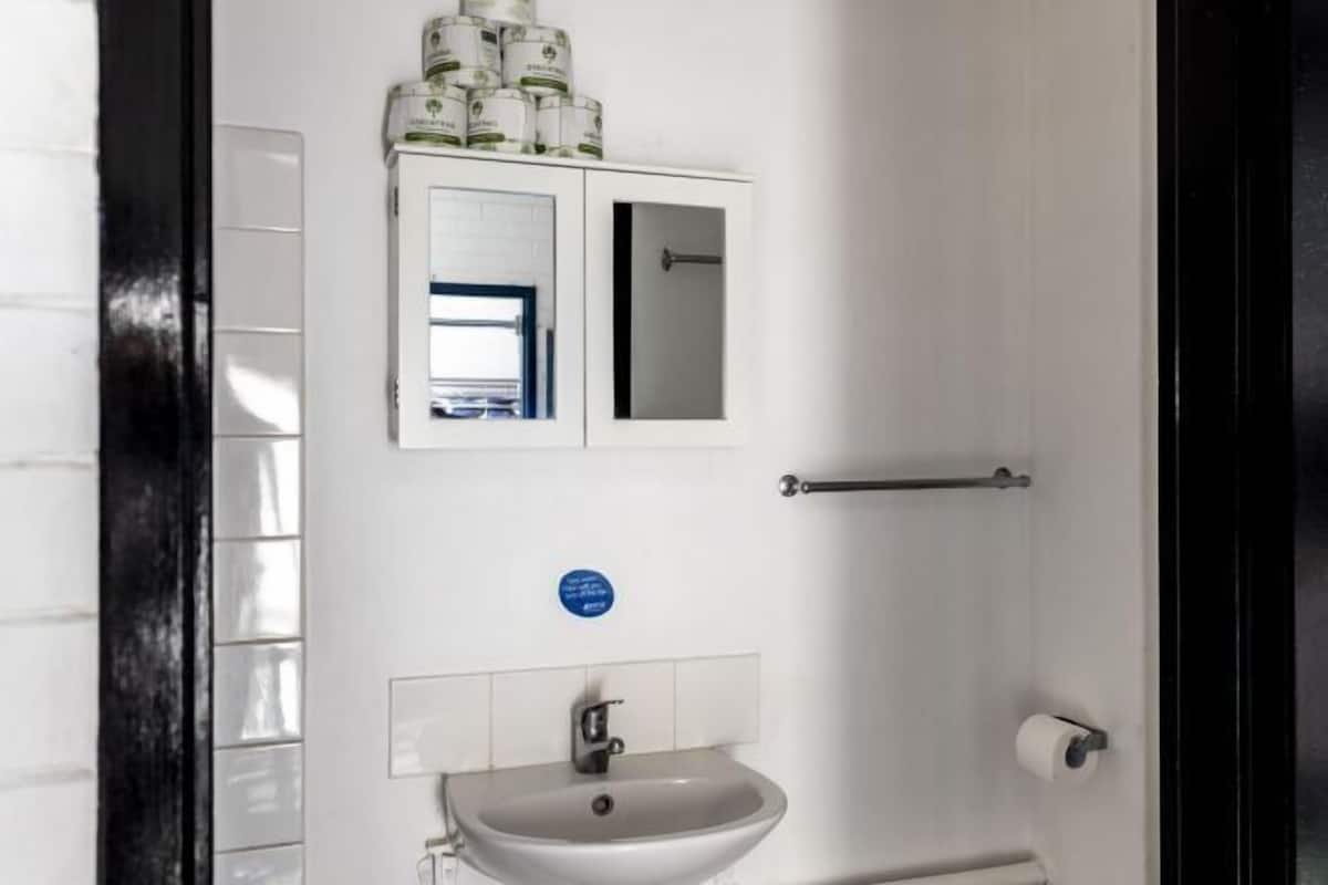 Douche, serviettes fournies
