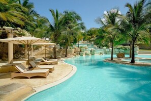 Outdoor pool - Swahili Beach (Diani Beach)