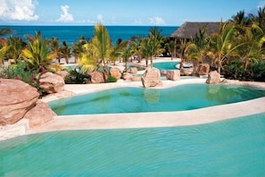 Outdoor pool - Swahili Beach (Diani Beach)