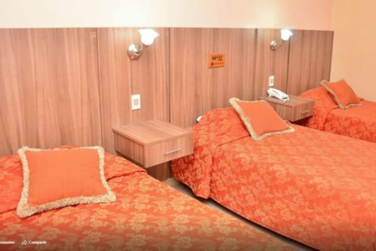 Caja de seguridad en la habitación, wifi gratis y ropa de cama