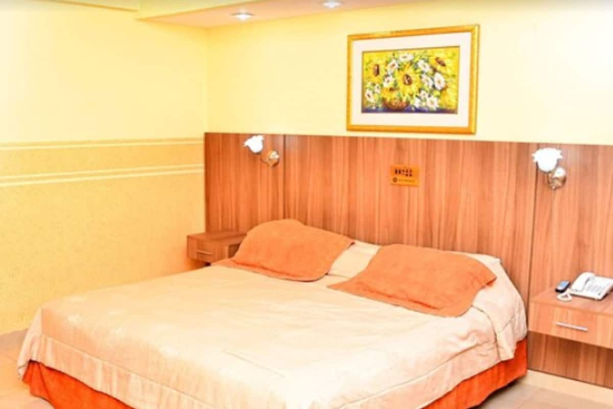 Caja de seguridad en la habitación, wifi gratis y ropa de cama