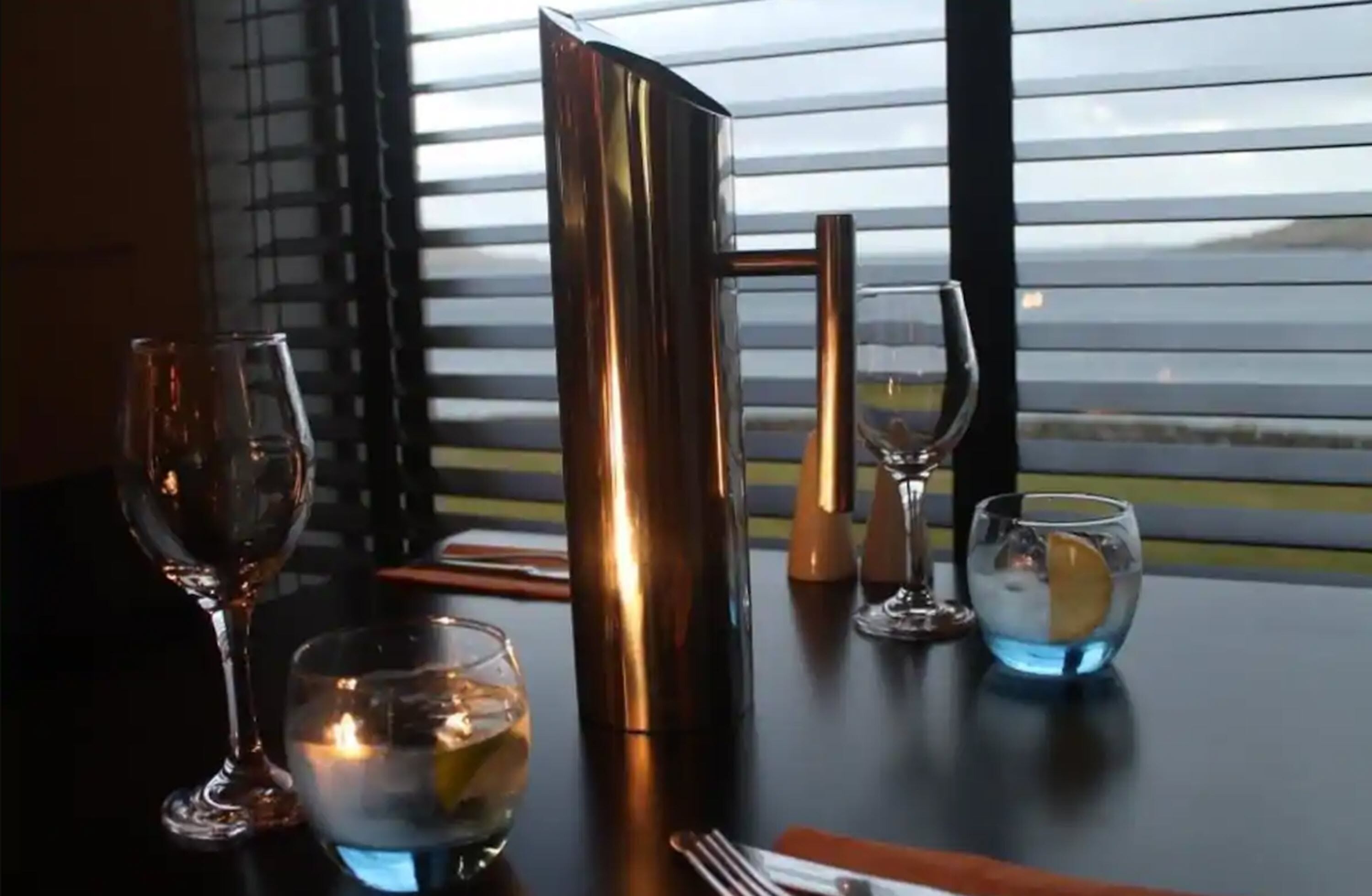 lunch and dinner served