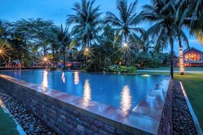 Kolam renang outdoor