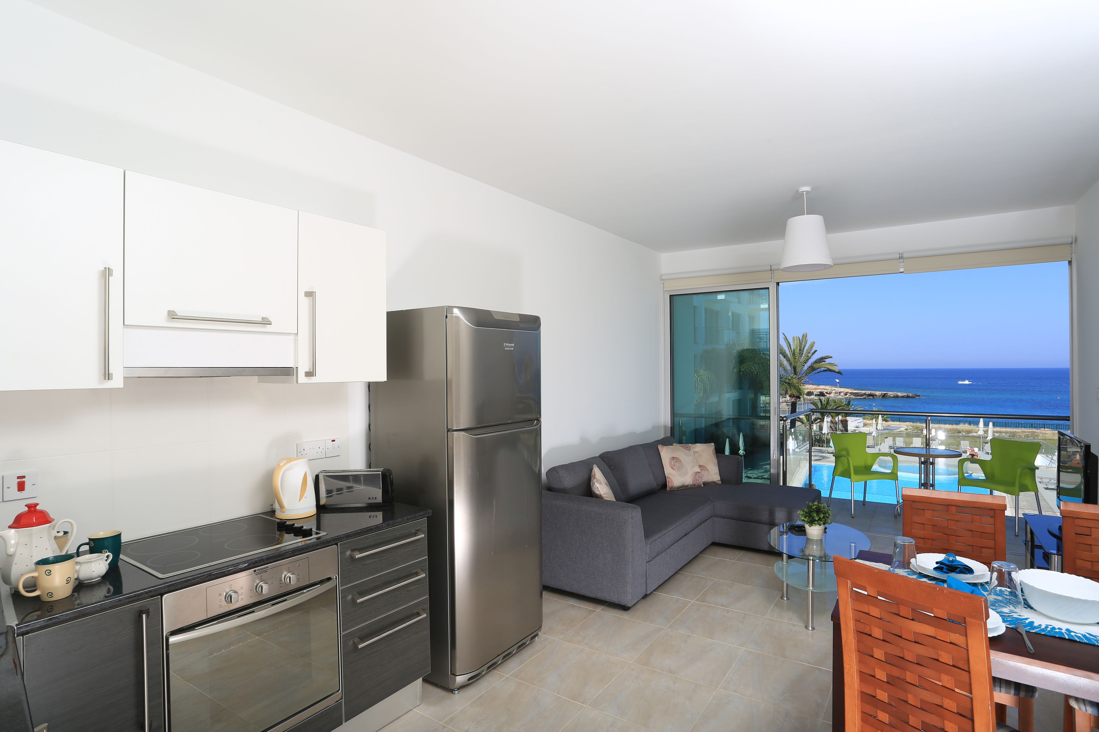 Departamento, 1 habitación, vista al mar | Cocina privada | Refrigerador con congelador, microondas, horno y parrilla de estufa 