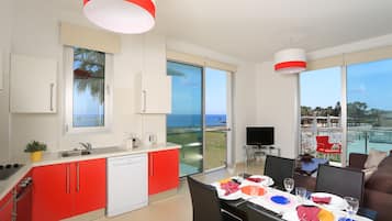 Apartment, 1 Bedroom, Sea View | Private kitchen | Full-size fridge, microwave, oven, stovetop