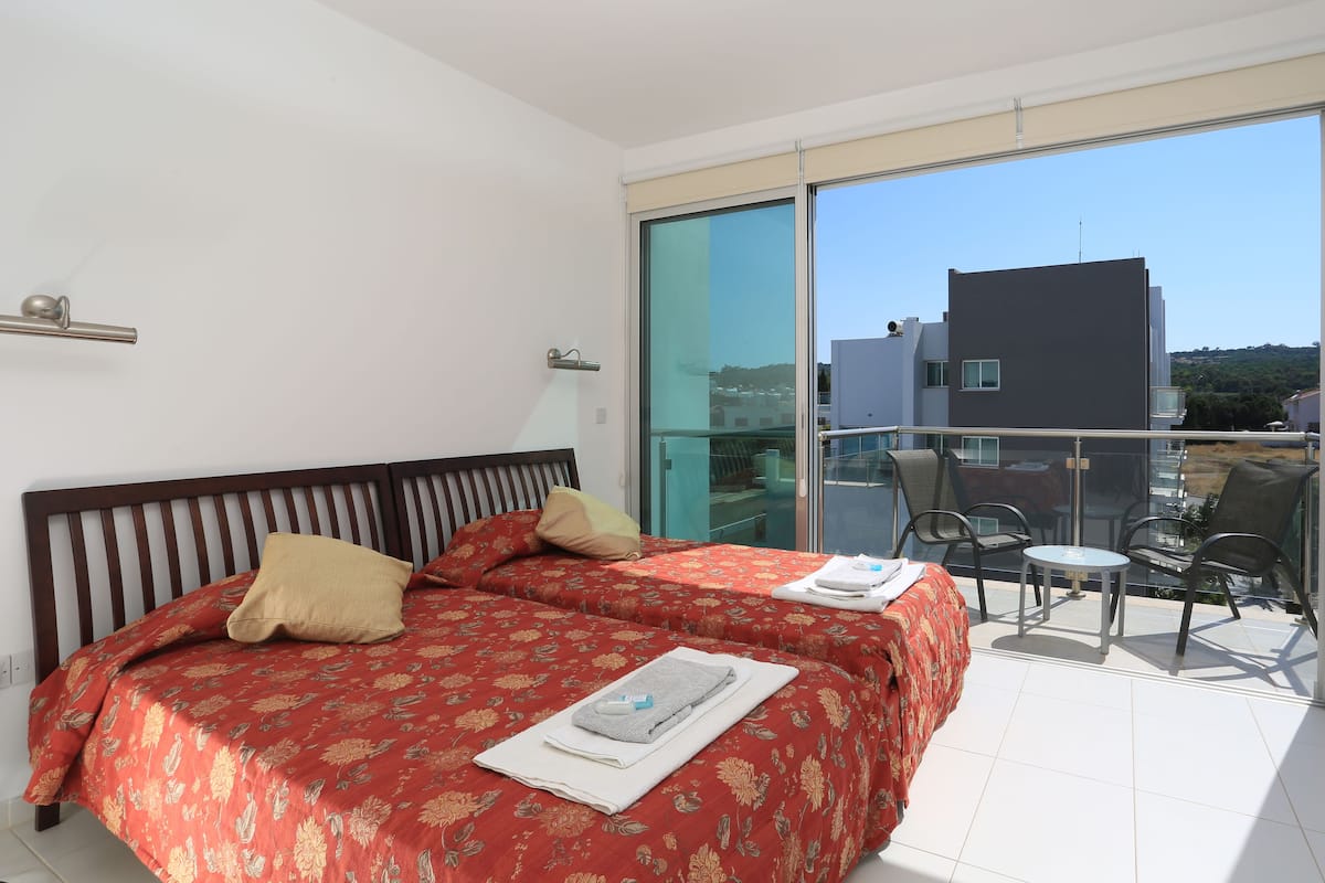 Apartemen, 2 kamar tidur, pemandangan resor | Brankas, tempat tidur bayi gratis, Wi-Fi gratis, dan seprai linen