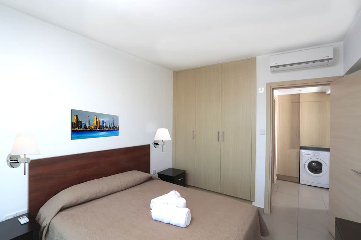 Apartment, 1 Bedroom, Mountain View | In-room safe, free cots/infant beds, free WiFi, bed sheets