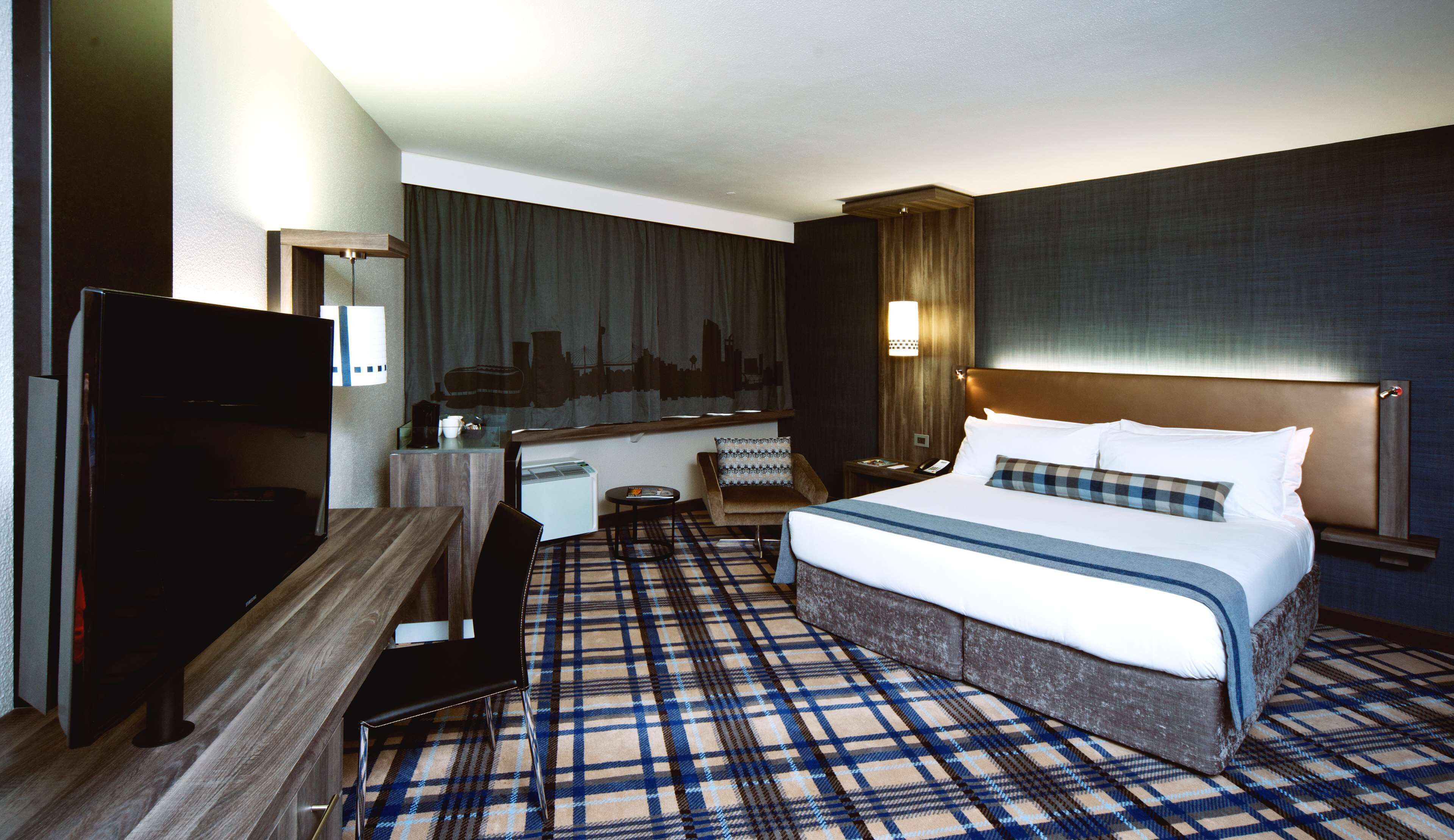 Caja de seguridad en la habitación y escritorio 