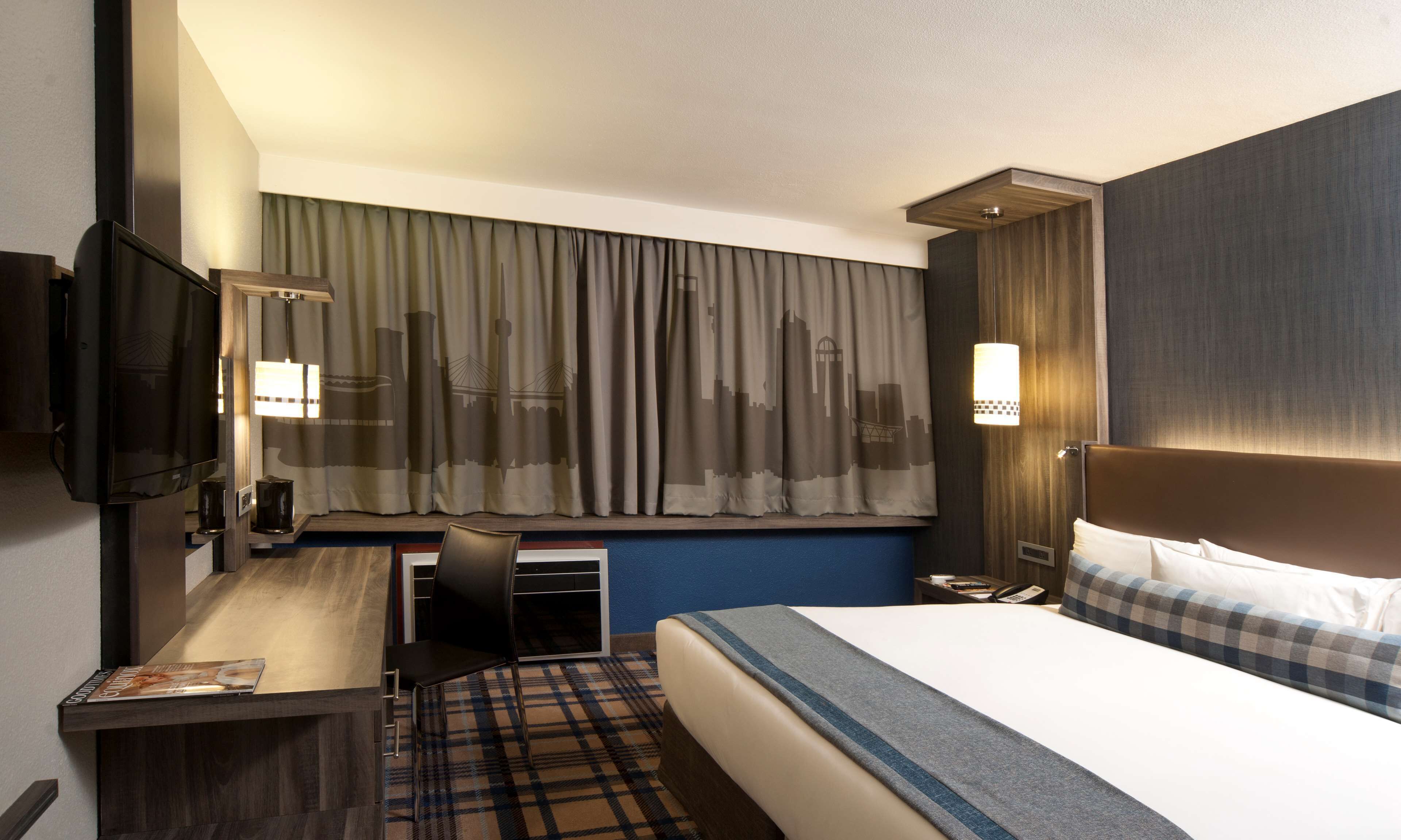 Standard Room | In-room safe, desk, laptop workspace, soundproofing