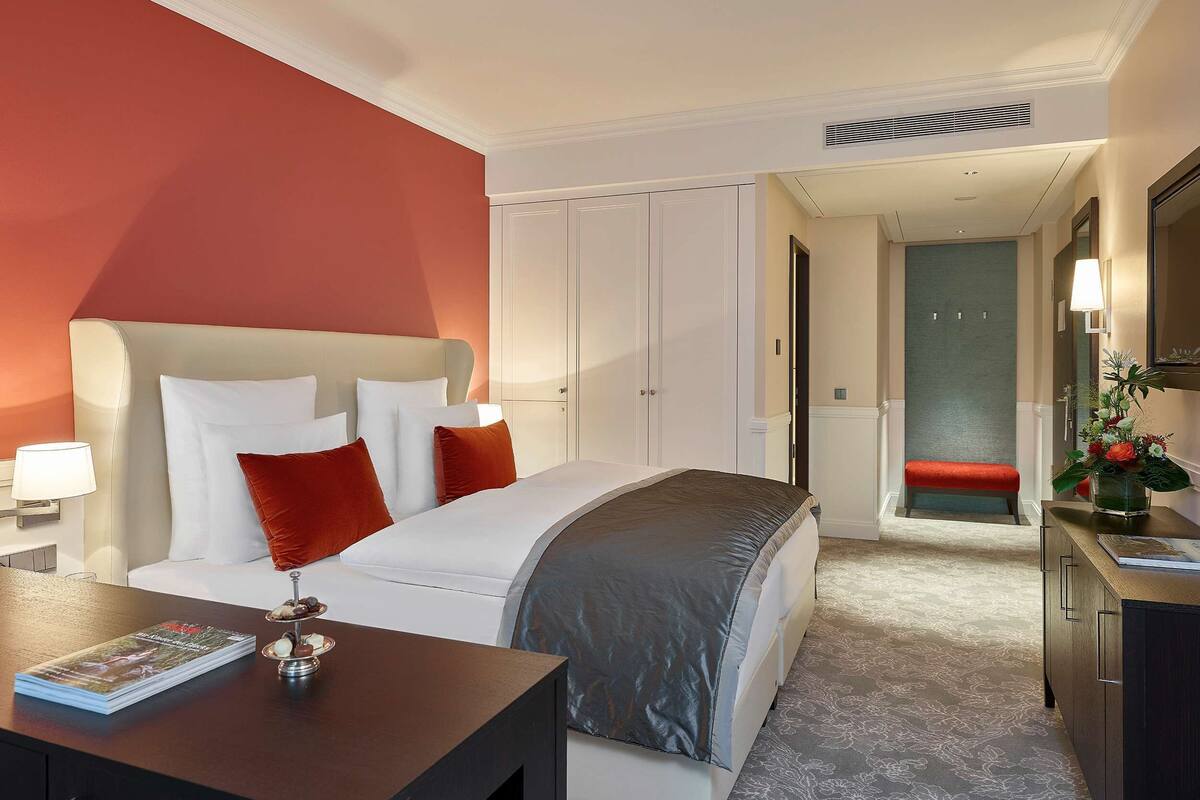 junior suite | hypo-allergenic bedding, down duvets, in-room safe, desk