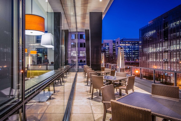 2 restaurants, American cuisine