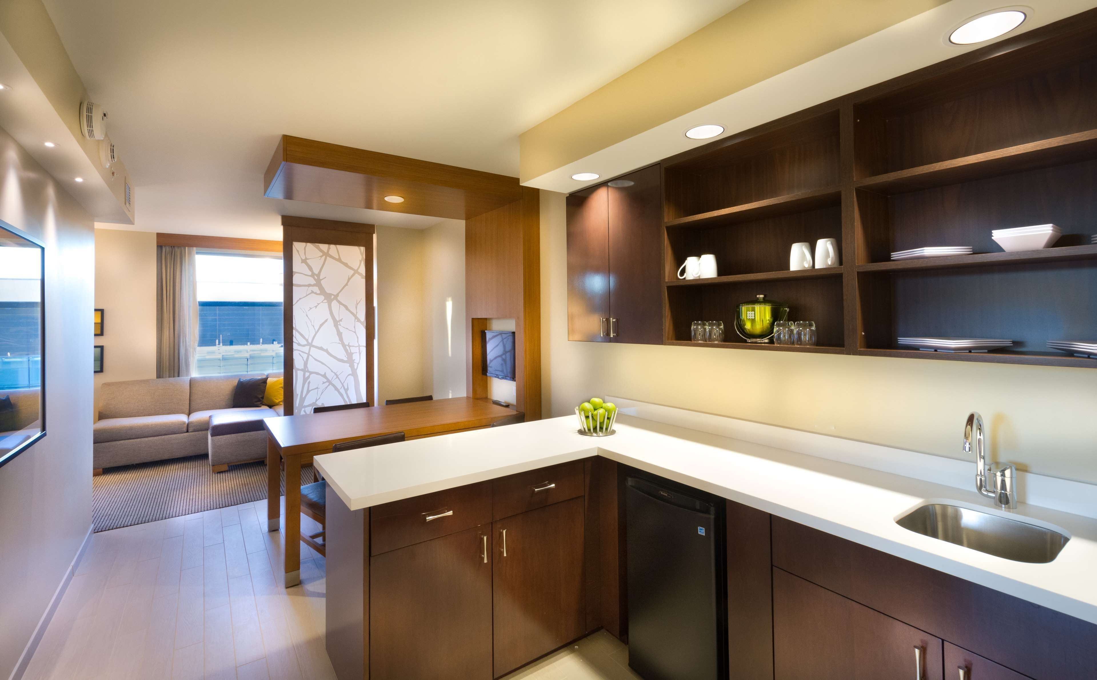 in-room safe, desk, laptop workspace, blackout curtains