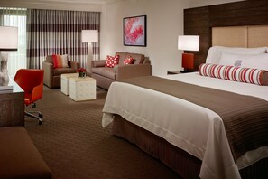 Caja de seguridad en la habitación y escritorio 