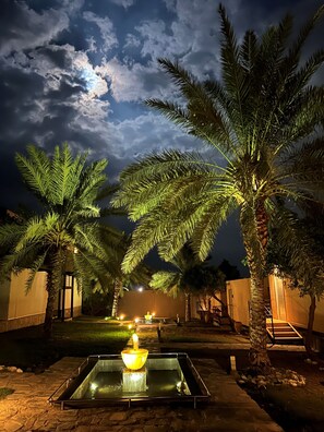 المنشأة من الخارج