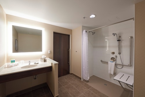 Holiday Inn Express & Suites St John's Airport by IHG