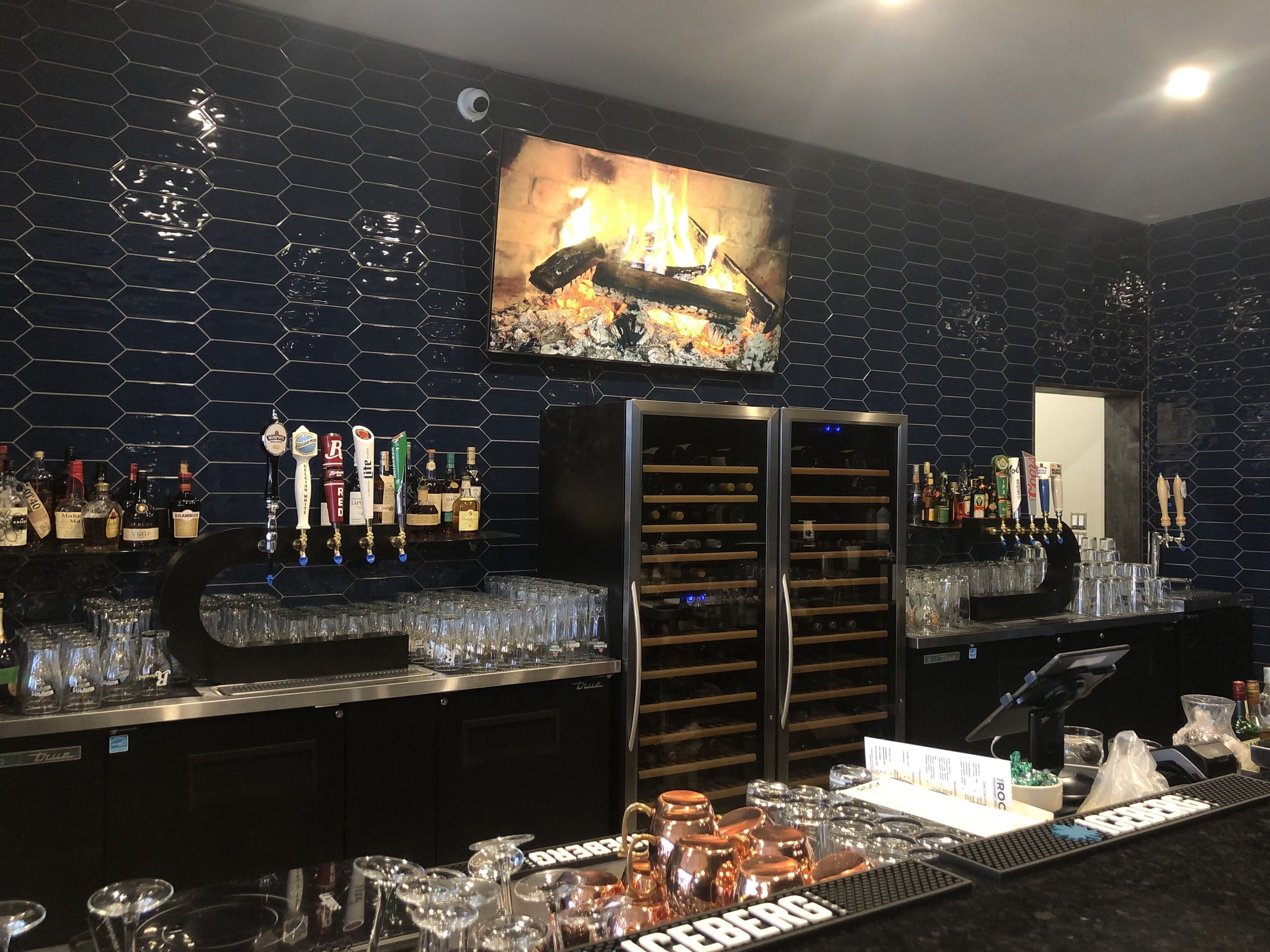 lunch and dinner served