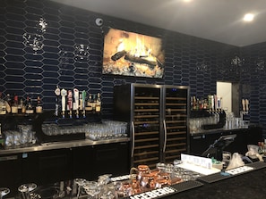 Phục vụ bữa trưa và bữa tối 