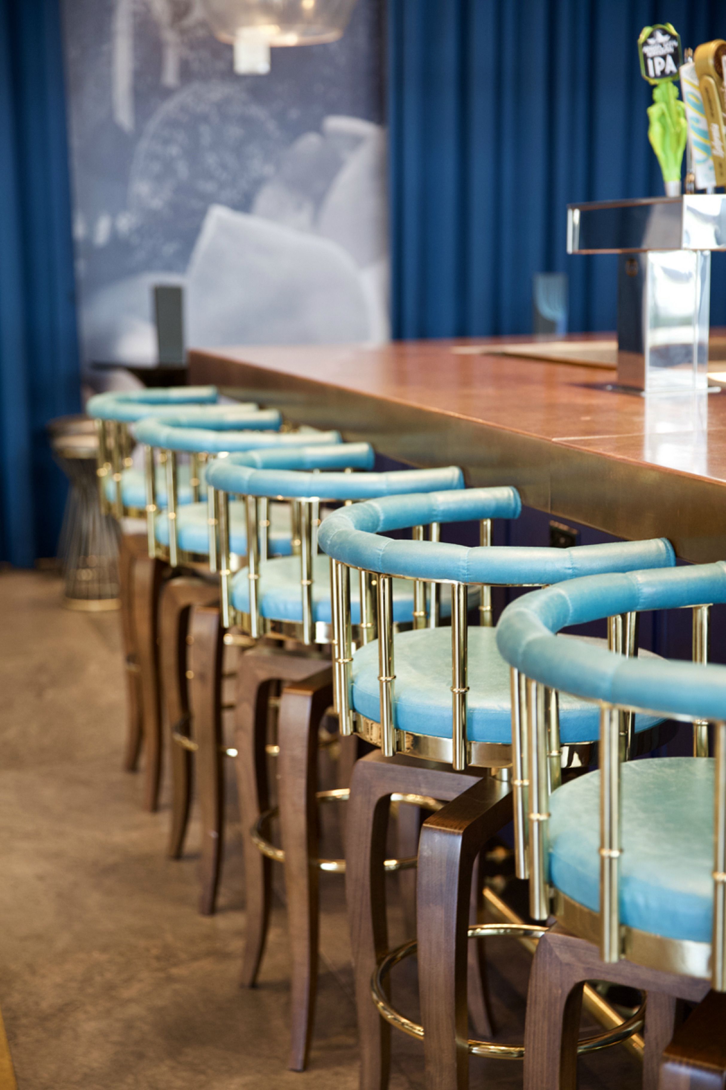 2 bars/lounges, rooftop bar