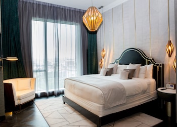 A gym with exercise equipment, a television, and a pool view. at Hotel Indigo Los Angeles Downtown by IHG
