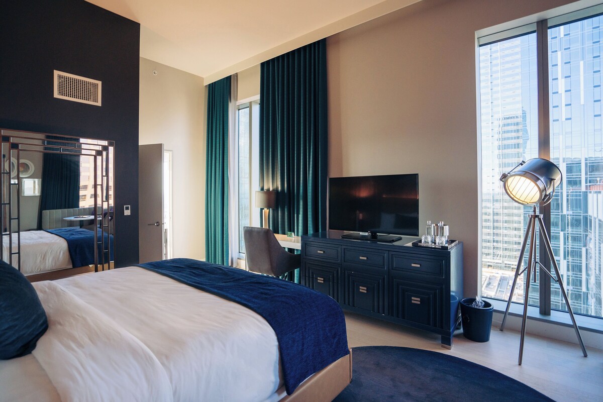 Suite, 1 cama King size, vista a la ciudad | Ropa de cama de alta calidad, edredón y camas con pillow-top 