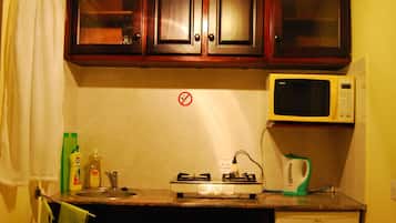 Studio, Accessible, Ocean View | Private kitchenette | Fridge, microwave, stovetop, coffee/tea maker