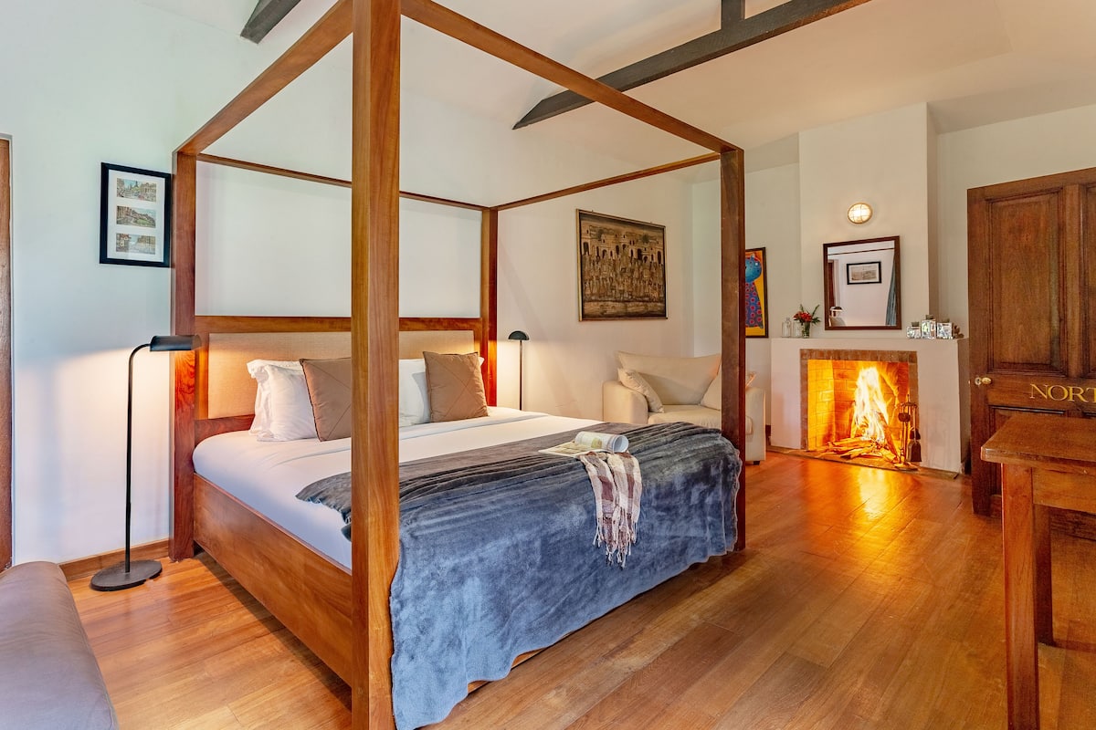 Camera Deluxe, 1 letto king | Biancheria da letto di alta qualità, una cassaforte in camera