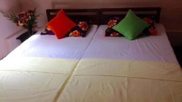 Standard Double Room | Free WiFi, bed sheets