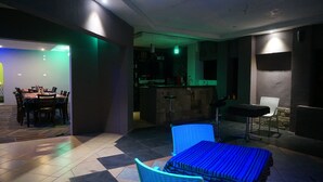 住宿內酒吧