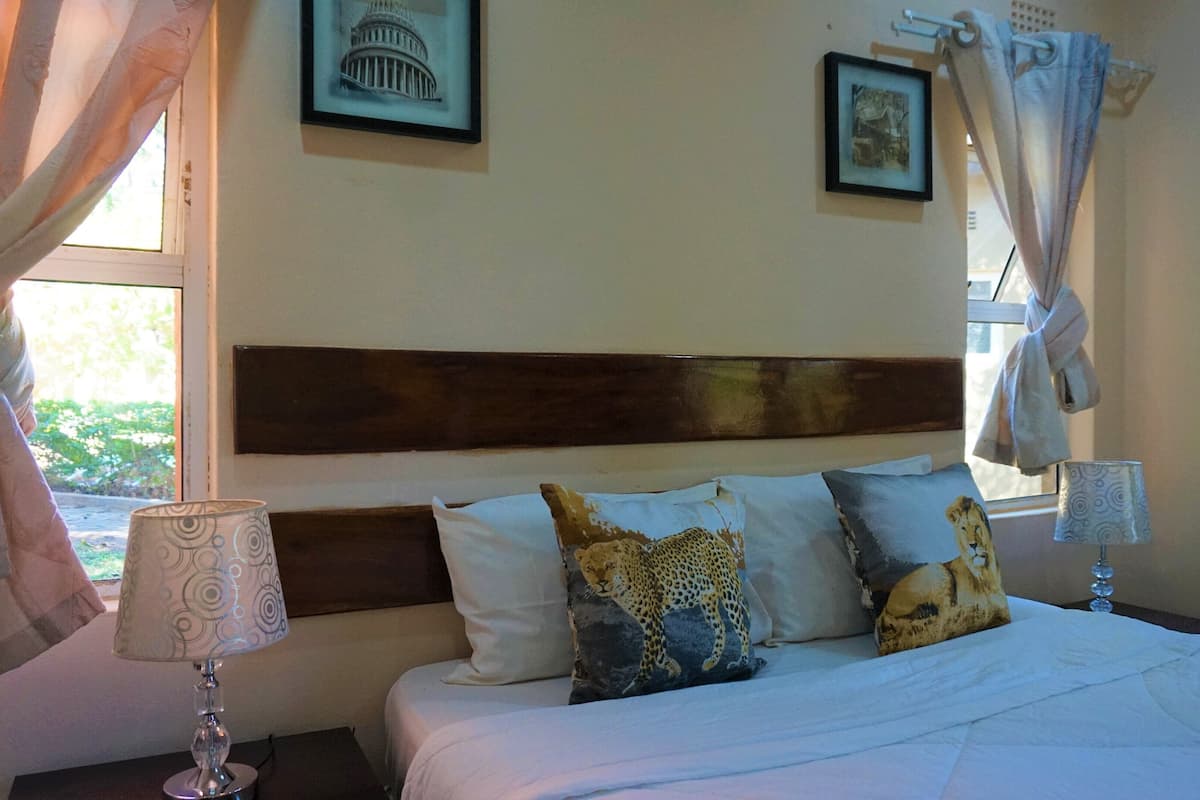 Family House, 2 Bedrooms, Pool View